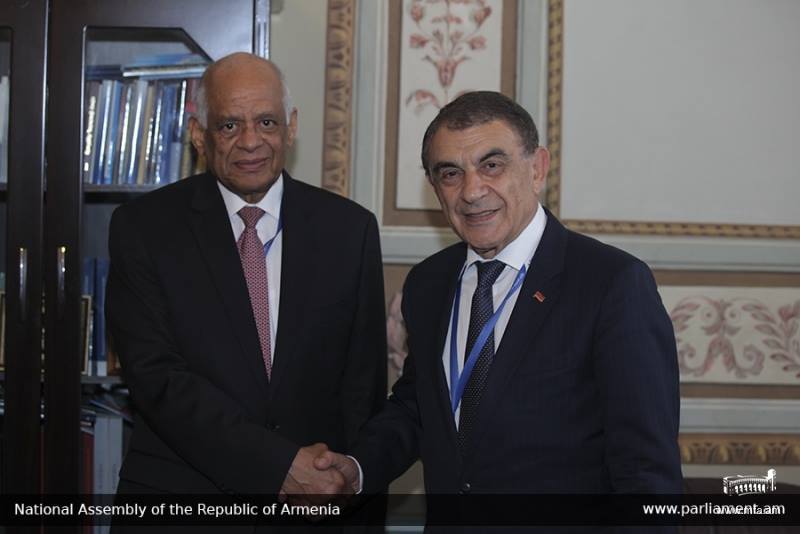 ՀՀ ԱԺ նախագահը Սանկտ Պետերբուրգում հանդիպել է Եգիպտոսի եւ Բենինի խորհրդարանների ղեկավարների հետ 